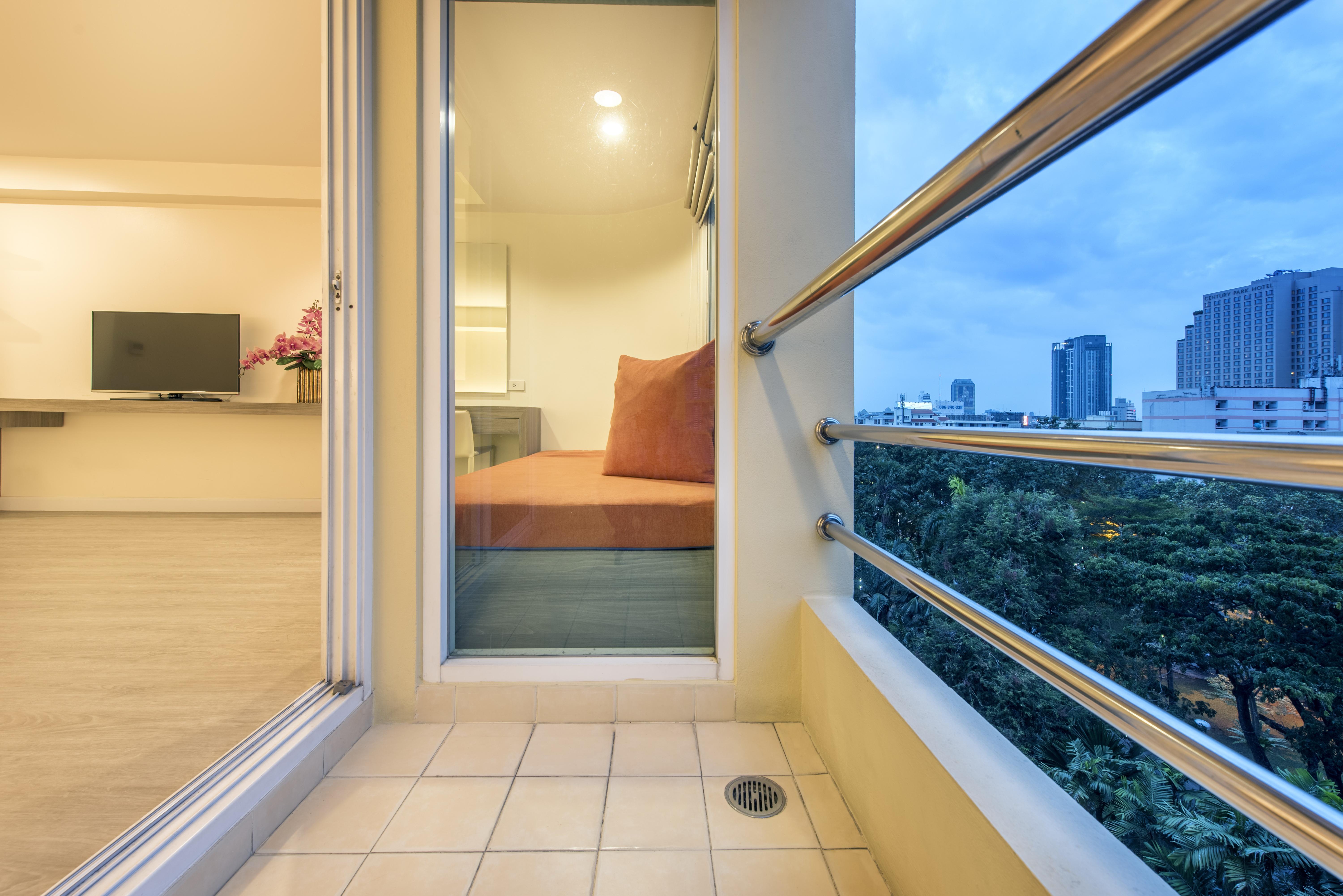 Le Tada Residence Bangkok Luaran gambar